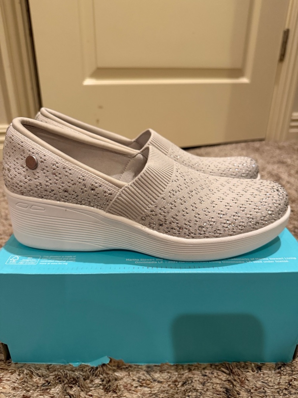 New Women Skechers Light Gray Slip-On Wedge Sneakers Size 10